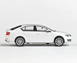 1:43 Skoda Octavia III (2012) – Cukorfehér