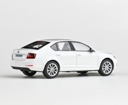 1:43 Skoda Octavia III (2012) – Cukorfehér