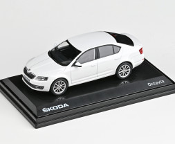 1:43 Skoda Octavia III (2012) – Cukorfehér