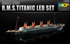 1:700 Titanic LED világítással