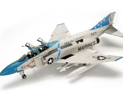1:32 McDonnell Douglas F-4J Phantom II