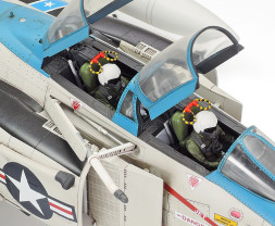 1:32 McDonnell Douglas F-4J Phantom II