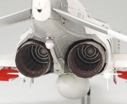 1:32 McDonnell Douglas F-4J Phantom II