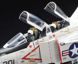 1:32 McDonnell Douglas F-4J Phantom II, tengerészgyalogos