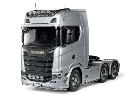 1:14 RC Scania 770 S 6x4 Ezüst Kiadás (építőkészlet)