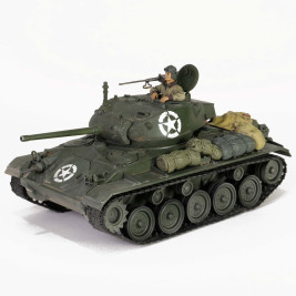1:35 M24 Chaffee, amerikai hadsereg, Fheinberg, Németország, 1945. március, figurával