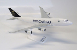 1:250 Boeing 747-412F, Saudi Arabian Airlines, teheráru-színek (Snap-Fit)