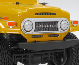 1:10 Toyota LC 40 CC-02 Alváz sárga fényezéssel (építőkészlet)