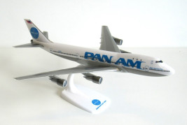 1:250 Boeing 747-121, Pan American World Airways, késői, 1980-as évekbeli óriásplakát színek (Snap-Fit)