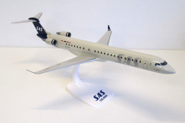 1:100 CRJ-900LR (CL-600-2D24), SAS Scandinavian Airlines, 2019-es színek (pattintós)