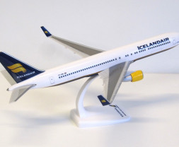 1:200 Boeing 767-319ER(WL), Icelandair, Gullborg néven (Snap-Fit)