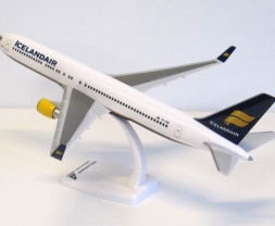 1:200 Boeing 767-319ER(WL), Icelandair, Gullborg néven (Snap-Fit)