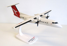 1:100 DHC-8-315Q Dash 8 QantasLink "2010-es évekbeli" színek, "Bundaberg" névvel (Snap-Fit)