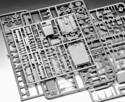 1:72 sWS FlaK 43-mal és Sd.Ah58 lőszerszállító utánfutóval (Makettkészlet)