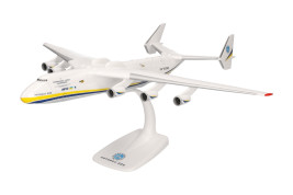 1:250 Antonov An-225 Design Bureau "2009-es színek" (Snap-Fit)
