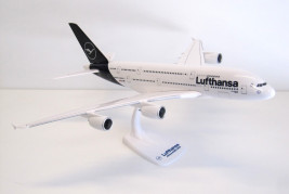 1:200 Airbus A380-841 Lufthansa "2018-as" színek. "München" néven (Snap-Fit)