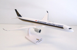 1:200 Airbus A350F Singapore Airlines Cargo (Snap-Fit)