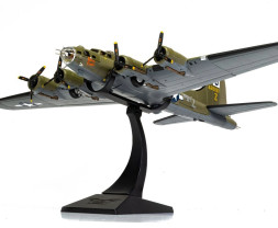 1:72 B-17F Flying Fortress 'Royal Flush' - 8th Air Force - Lt Robert ″Rosie″ Rosenthal