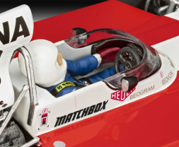 1:32 Surtees TS16/03 (Makettkészlet)