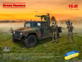 1:35 Drone Hunters Diorama Set