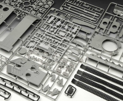 1:35 Leopard 2 A6MA2, 70 Years Bundeswehr (Gift Set, Exclusive Edition)