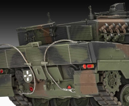 1:35 Leopard 2 A6MA2, 70 Years Bundeswehr (Gift Set, Exclusive Edition)