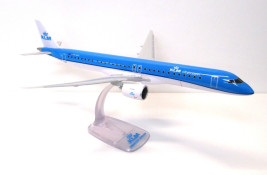 1:100 E195-E2 (ERJ 190-400 STD) KLM Cityhopper ″2016s″ colors (Snap-Fit)