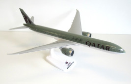 1:200 Boeing B777-9X Qatar Airways ″2010s″ Colors (Snap-Fit)