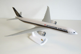 1:200 Boeing B777-9X Singapore Airlines ″2000s Colors″ (Snap-Fit)