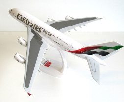 1:200 Airbus A380-861 Emirates ″2023s″ colors (Snap-Fit)