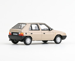 1:43 Skoda Favorit 136L (1988) – bézs