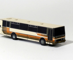 1:100 Vendéglátás Lípánál és Karosa LC 735 távolsági busz (kivágás)