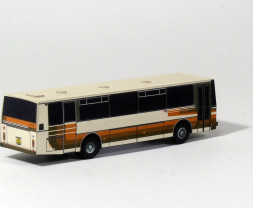 1:100 Vendéglátás Lípánál és Karosa LC 735 távolsági busz (kivágás)