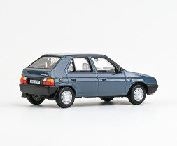 1:43 Škoda Favorit 136L (1988) – sötétszürke kék