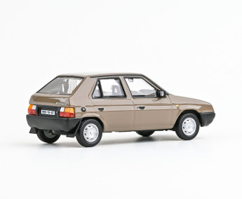 1:43 Skoda Favorit 136L (1988) - Barna kő