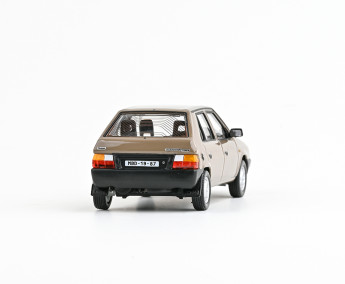 1:43 Skoda Favorit 136L (1988) - Barna kő
