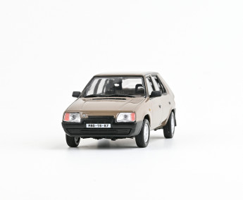1:43 Skoda Favorit 136L (1988) - Barna kő