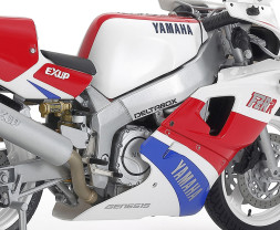 1:12 Yamaha FZR750R (OW01)